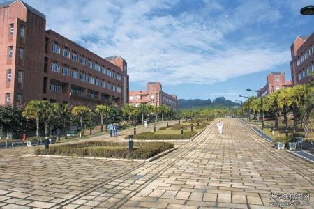 暨南大学